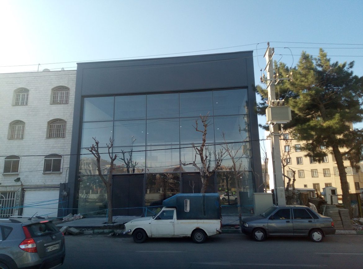 فروشگاه بزرگ نمای شیشه ای ساختمانی در ایران