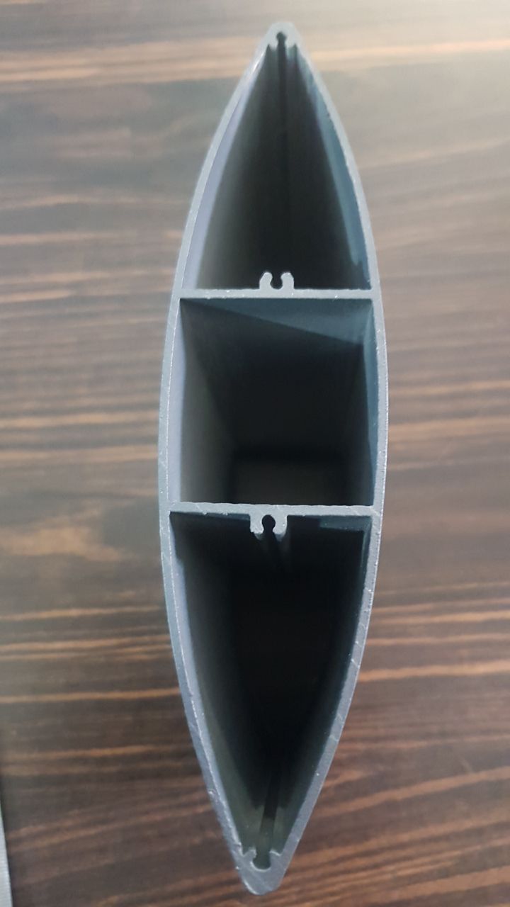 بازی سایه‌ها در نمای مدرن