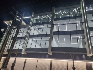 اجرای تخصصی هندریل شیشه‌ای ساختمان